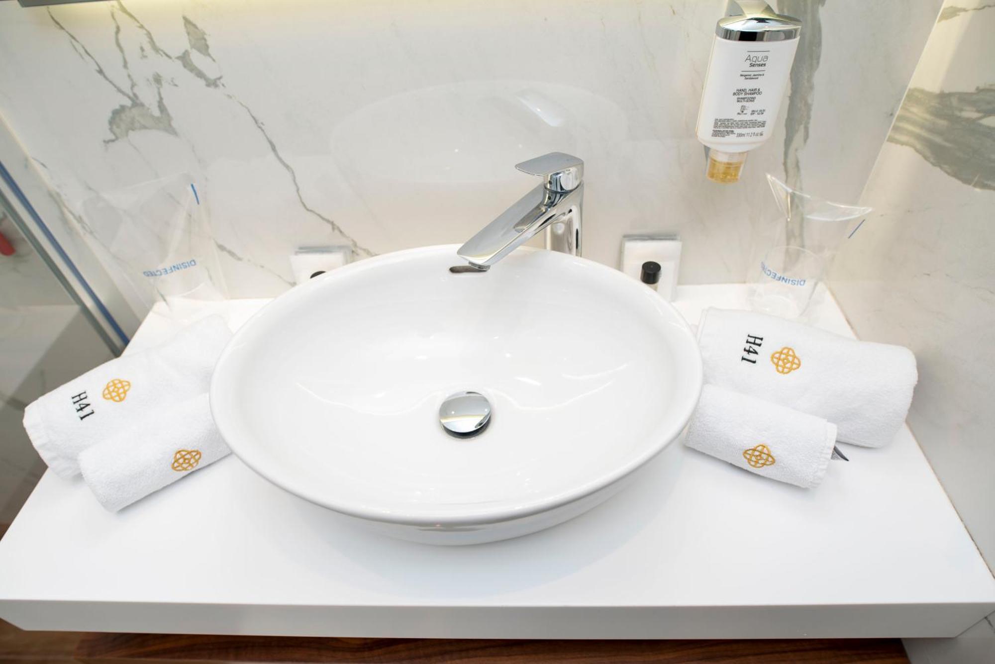 H41 Luxury Suites Beograd Ruang foto
